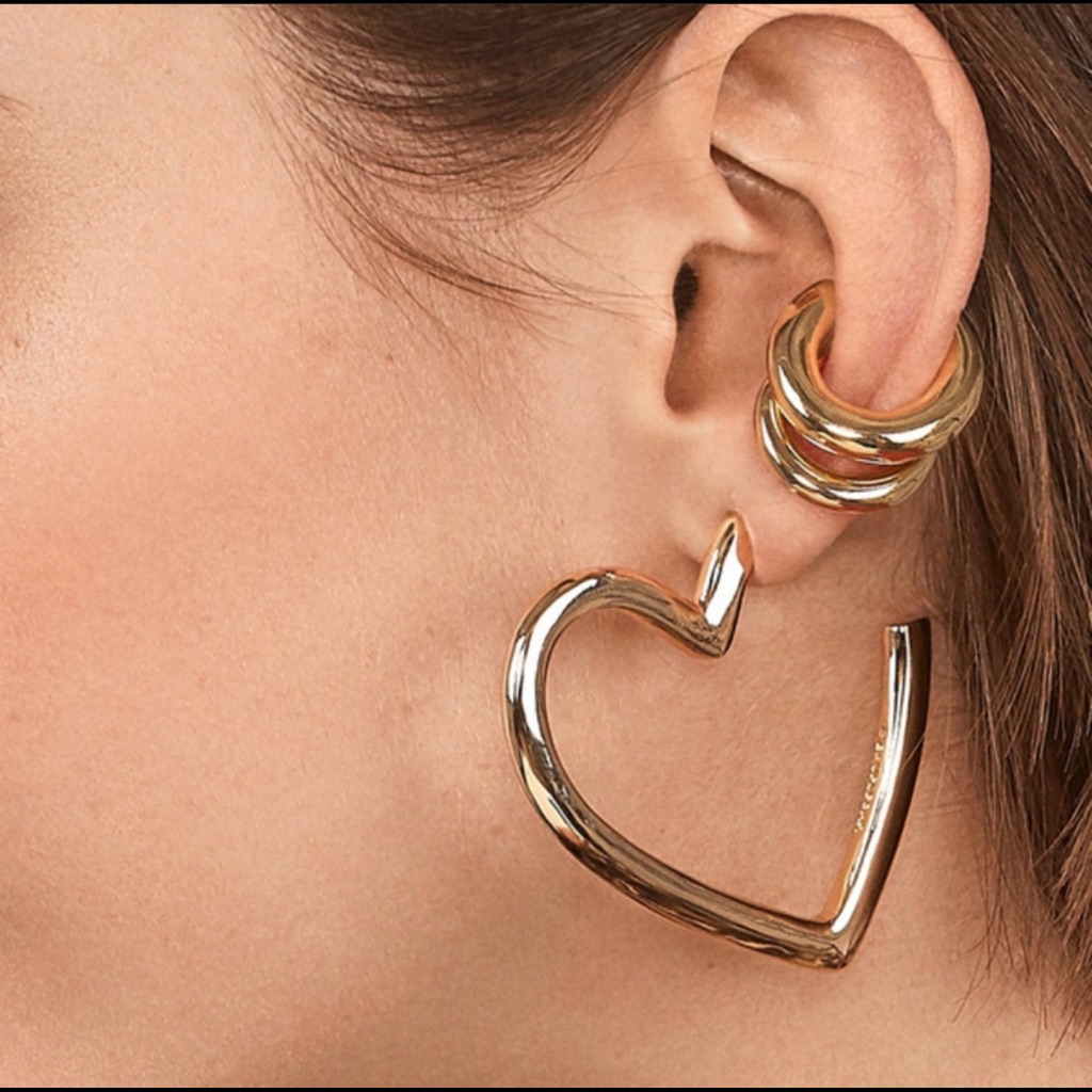 Chic Gold Heart Hoops